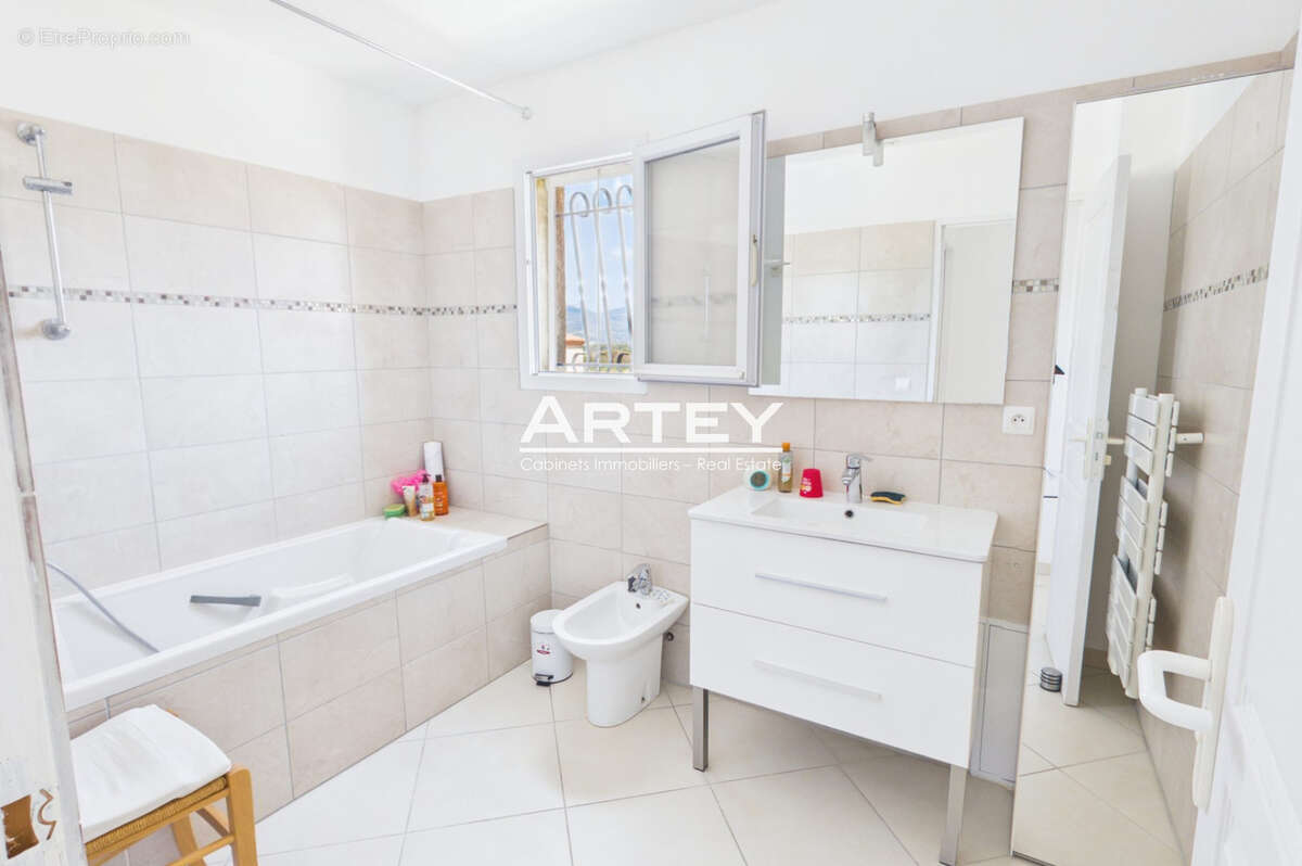 Maison - 130 m2 - Rénovée - Calme - 1 chambre de plain pied - Proche des commodités - photo 7