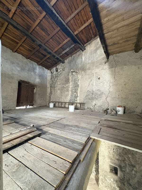 Autre à VIC-LE-COMTE