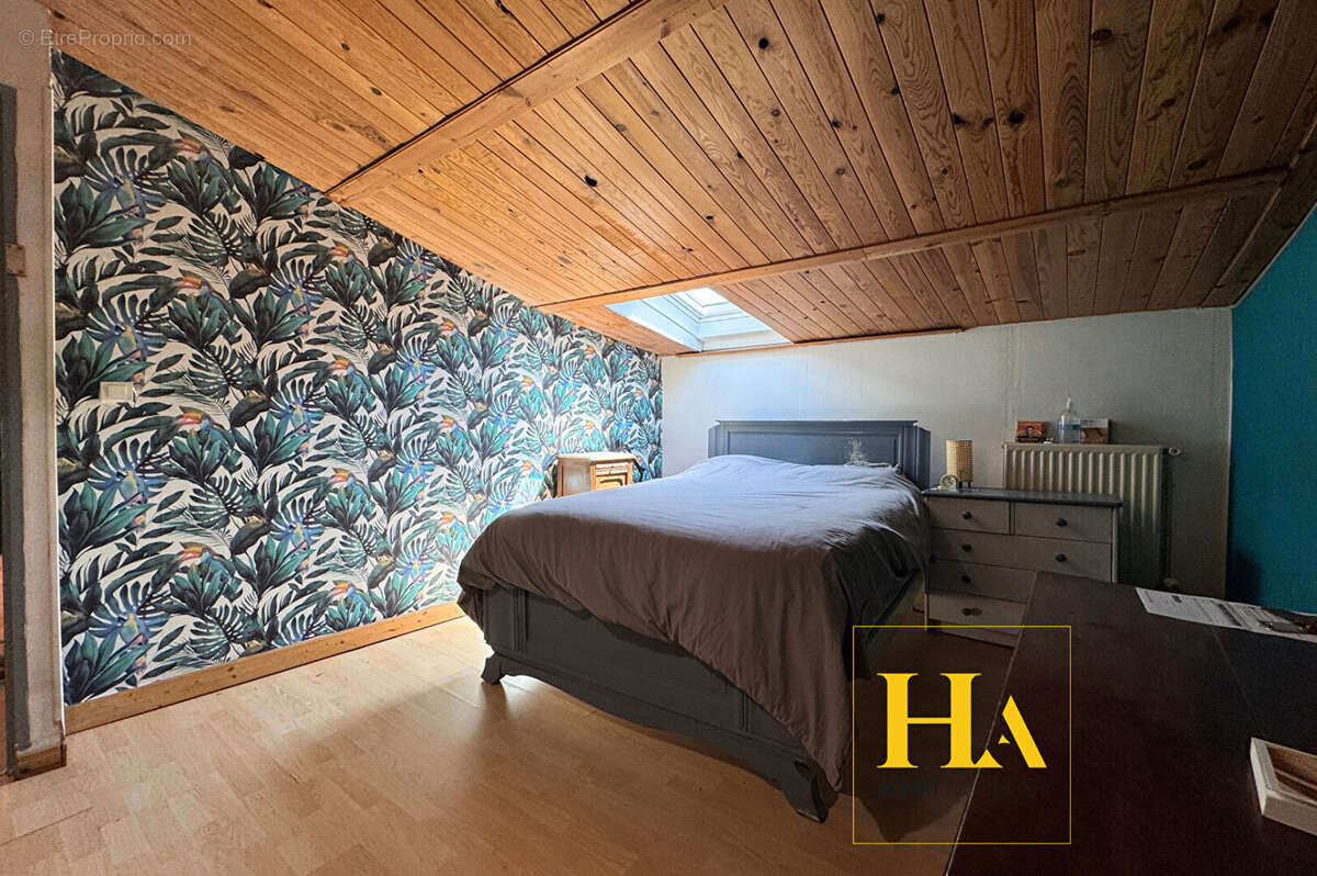 Maison 130 m², 4 chambres, dépendance aménageable, panneaux solaires et jardin - photo 8