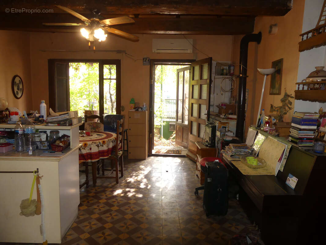 Mouriès (13) : Maison de village spacieuse sur 3 niveaux - photo 9