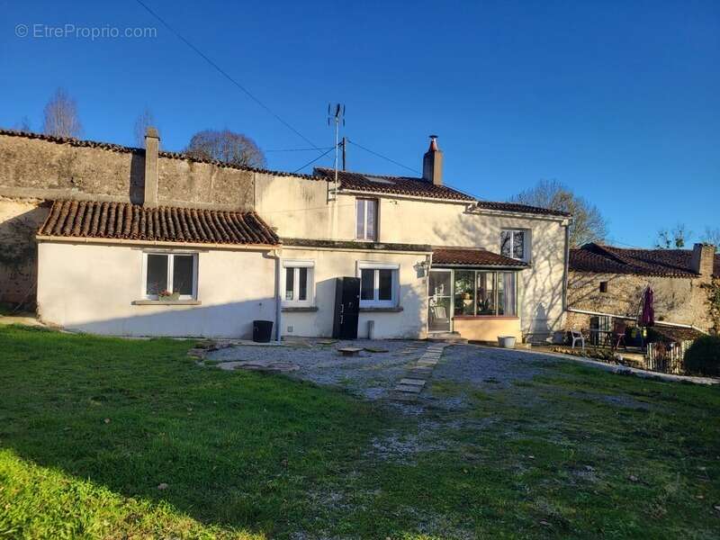 Maison à SAINT-LOUP-LAMAIRE