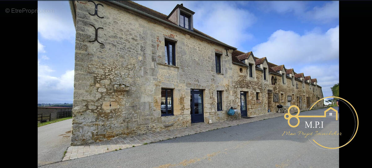 Commerce à CHAMP-HAUT