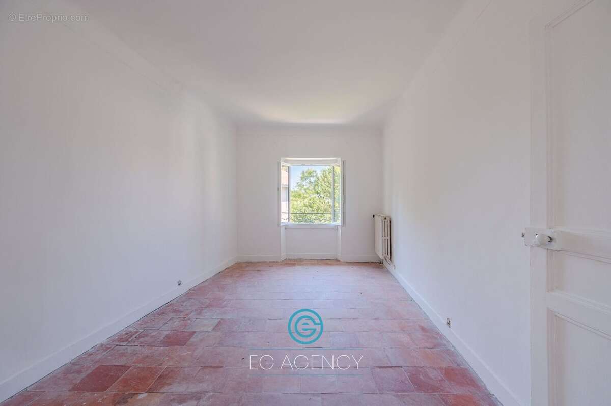 Maison 280 m² à Marseille-12e  - photo 4