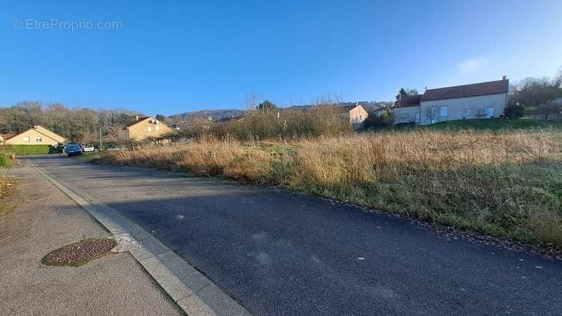 Terrain à CORNY-SUR-MOSELLE