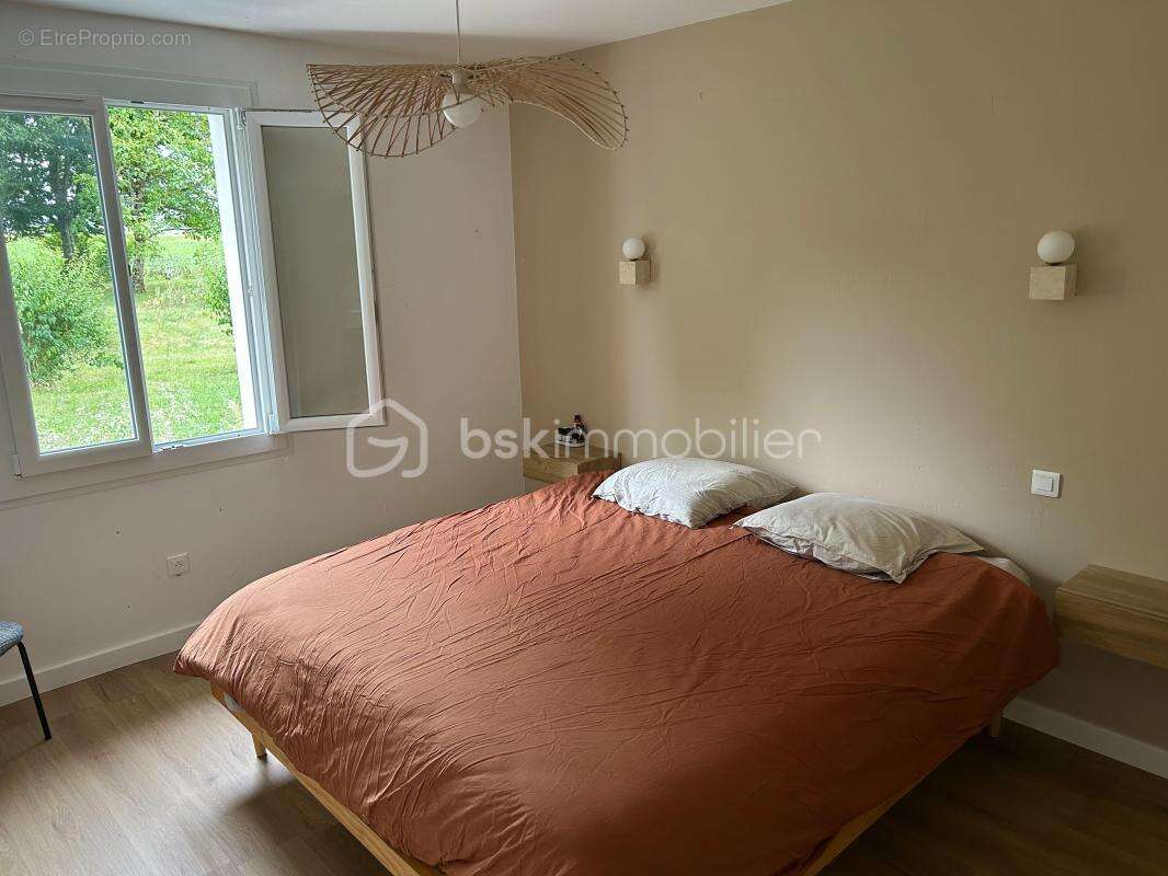 Maison à VILLECOMTAL-SUR-ARROS