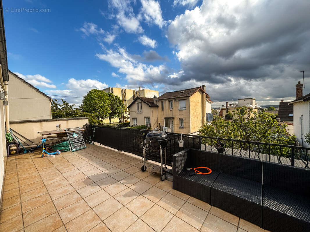 Appartement à SARTROUVILLE