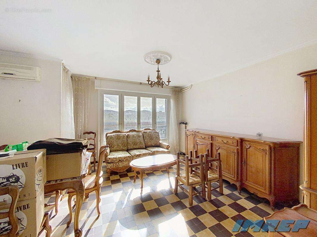 Appartement à MARSEILLE-9E