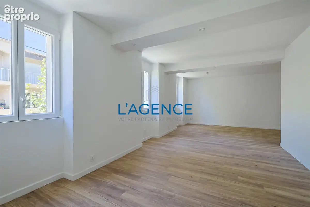 Appartement T4 de 74m2 dans une   résidence entièrement rénovée avec deux places de parkings privatives - photo 4