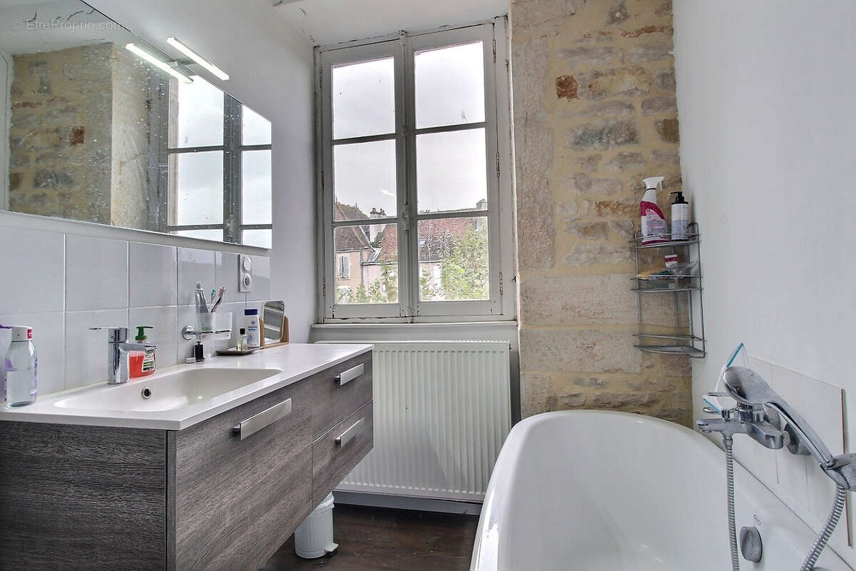 Maison à SAINT-GENGOUX-LE-NATIONAL