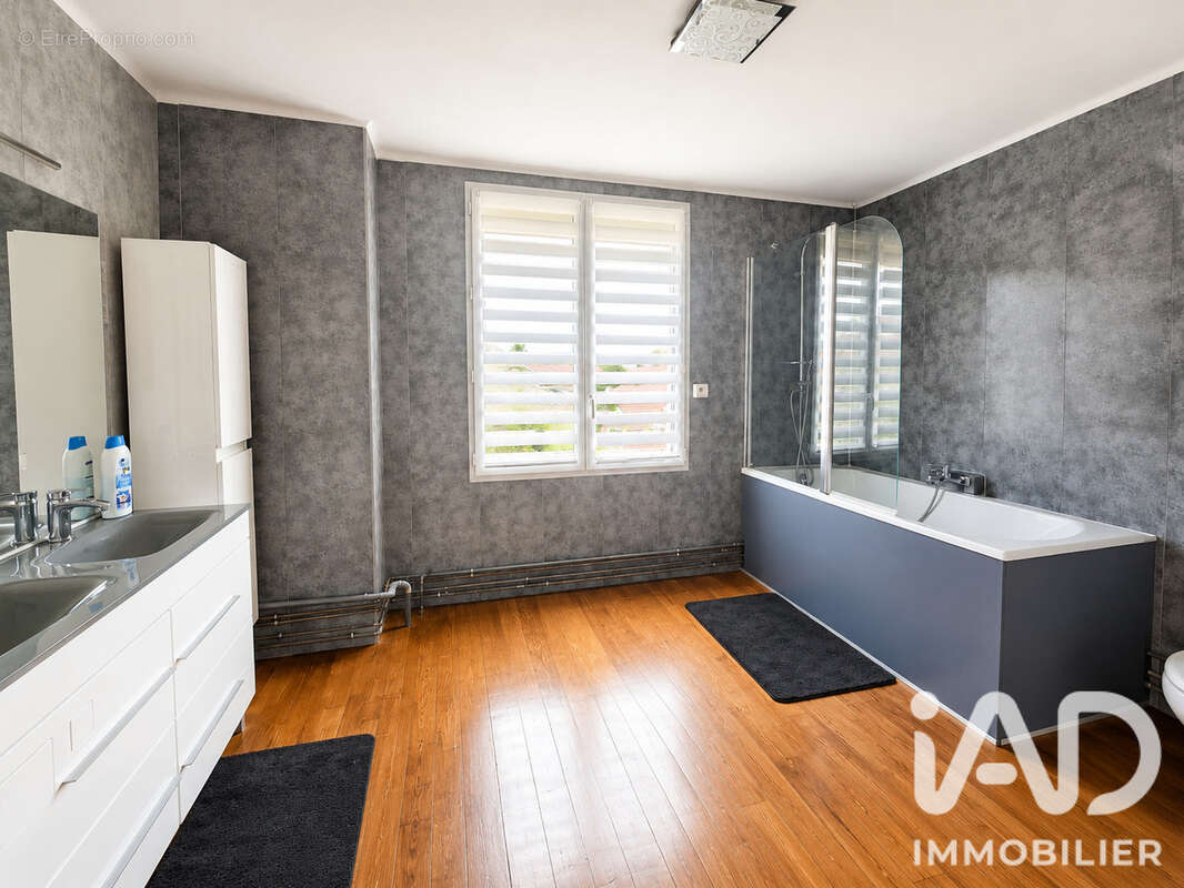 Maison 144 m² à Charmont  - photo 8