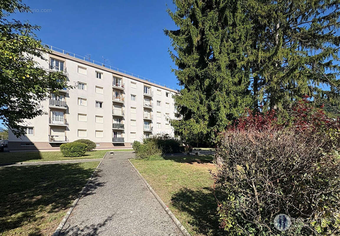 Appartement à SAINT-MARTIN-D'HERES