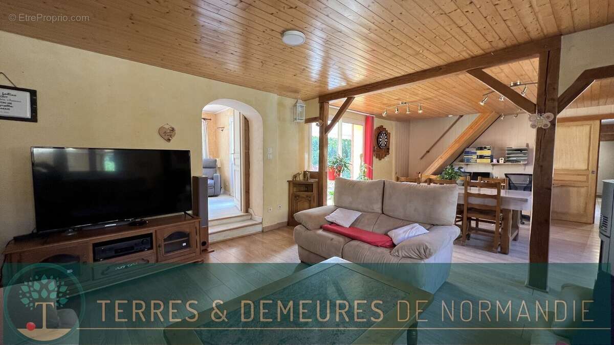 A vendre Propriété touristique de charme au cur de la campagne normande, offrant un cadre paisible et un fort potentiel d'activ - photo 6