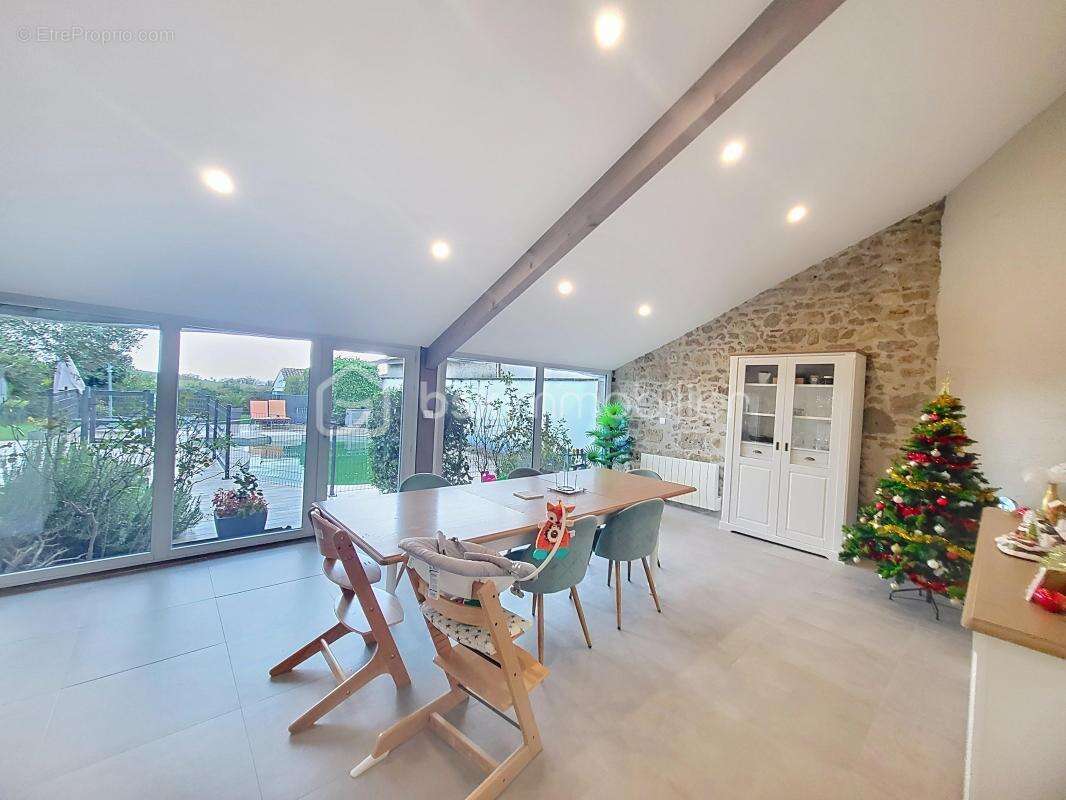 Maison en pierre- 4 chambres-jardin-piscine-garage - photo 5