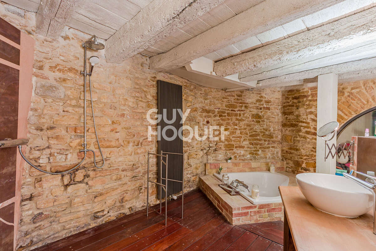 Appartement à POUILLY-LE-MONIAL