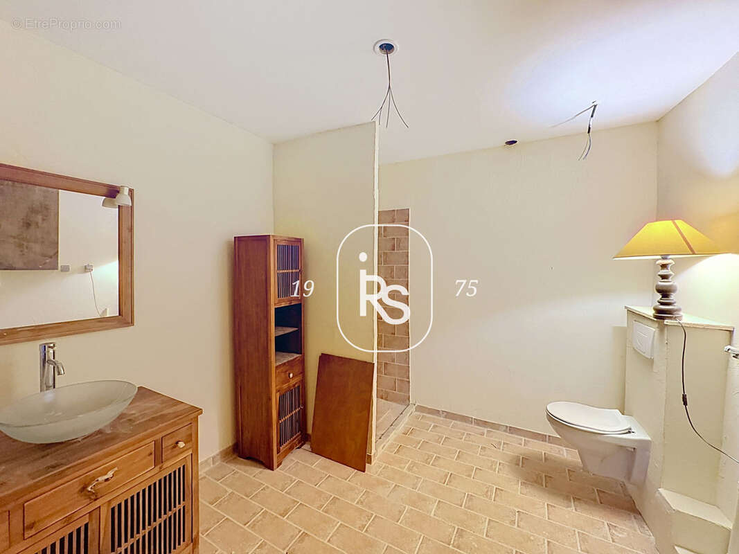 Une maison de village  de 80 m2 datant du 16ème dans le centre médiéval de Largentière. - photo 7
