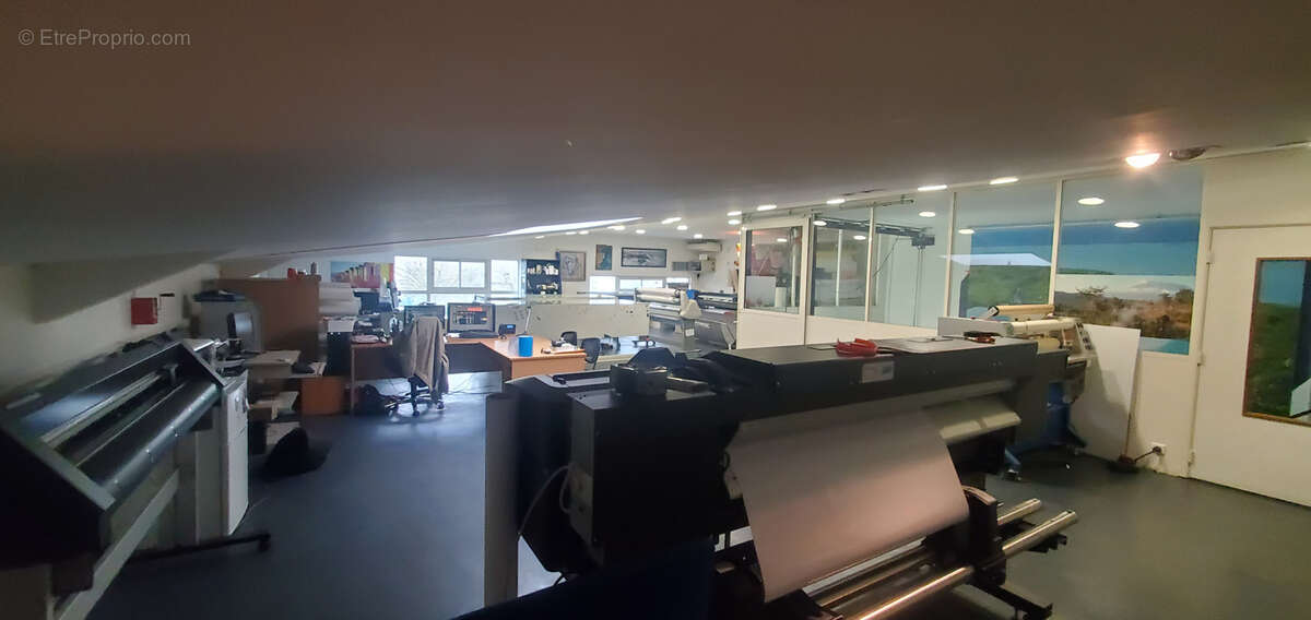 Commerce à SARTROUVILLE