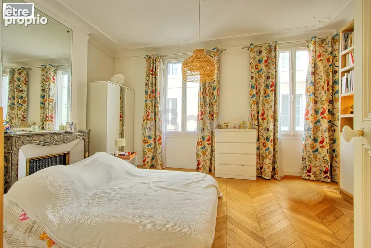 Toulon haute ville - dans un immeuble haussmannien magnifique appartement t4 de 127m2 3 chambres cave et chamb - photo 6