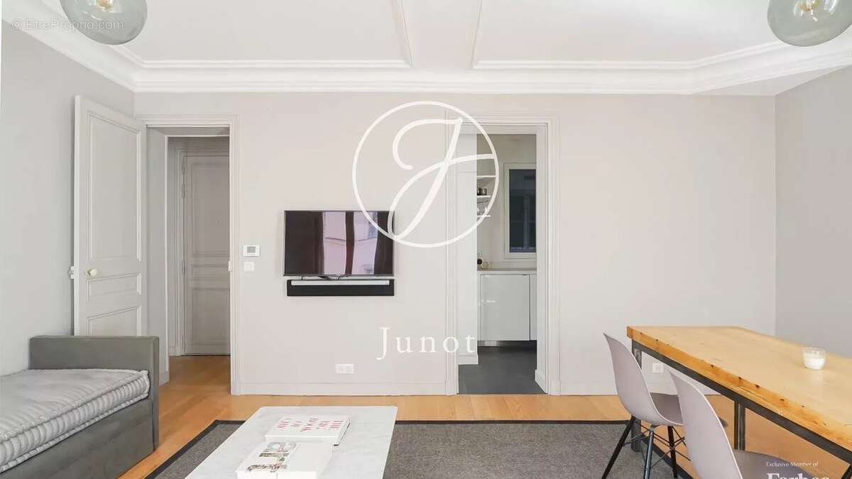 Appartement à PARIS-7E