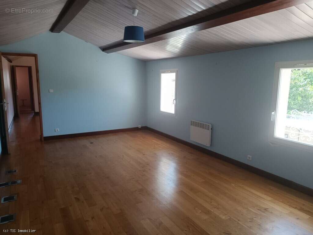 Belle Maison de Village Rénovée avec Jardin et Jolie Vue - photo 12