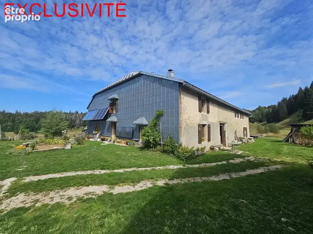 Haut-Jura : authentique ferme en pierre isolé sur terrain de plus de 30 Hectares - photo 2