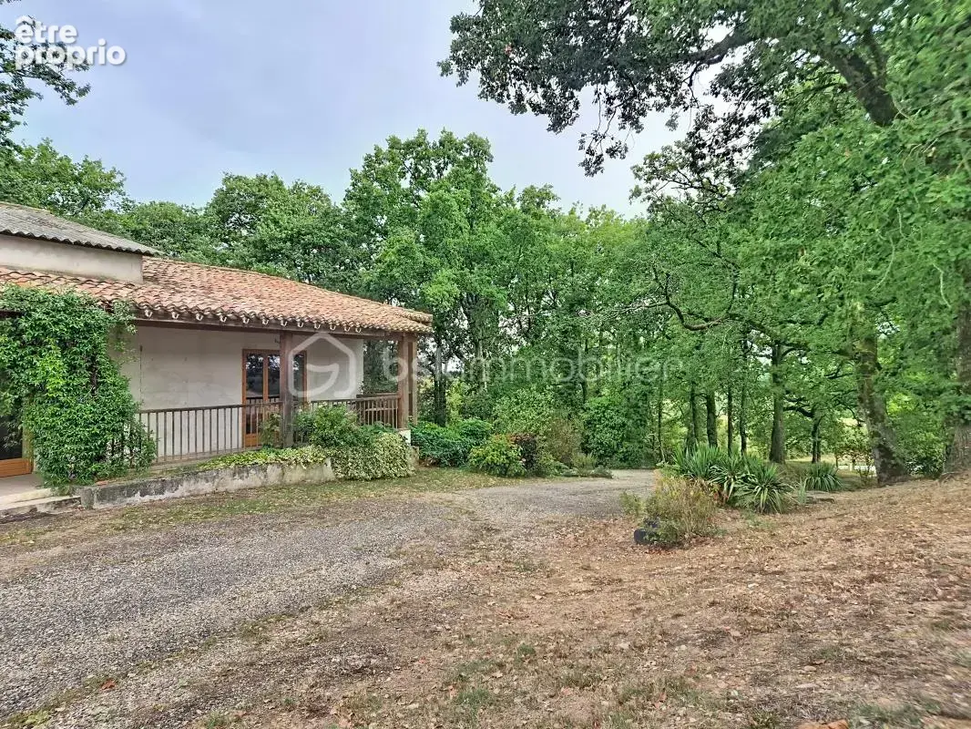 Propriété de caractère avec auberge sur plusieurs hectares – Lavit - photo 4