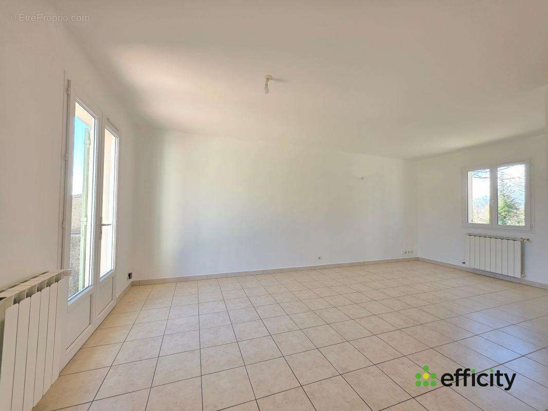 Maison à REVEST-DU-BION