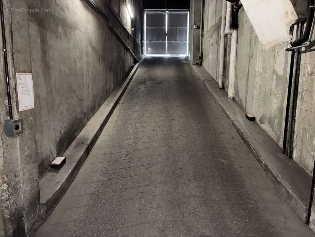 Parking à PARIS-11E