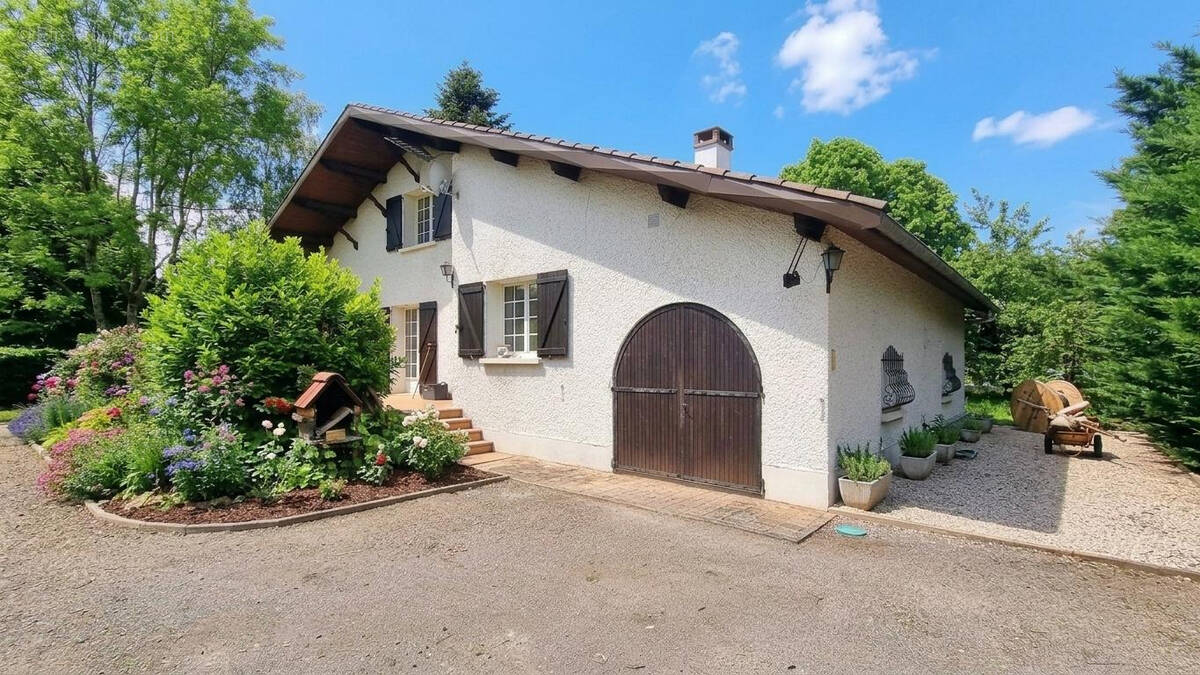 Maison à SURY-LE-COMTAL
