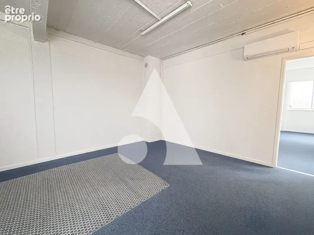 Local commercial  63 m2 loué - Le Parc Saint-Maur - Idéal investisseur - photo 3