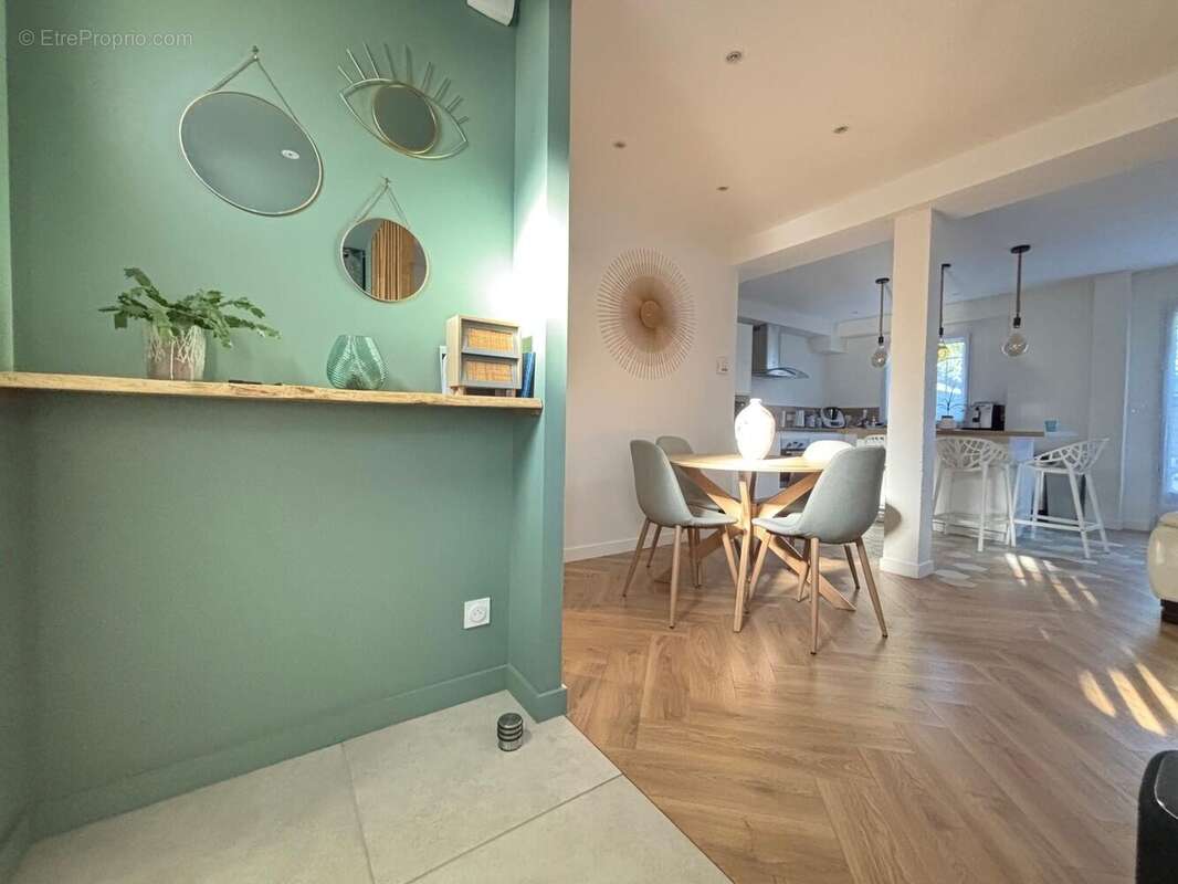 Maison à SAINT-PIERRE-DU-PERRAY