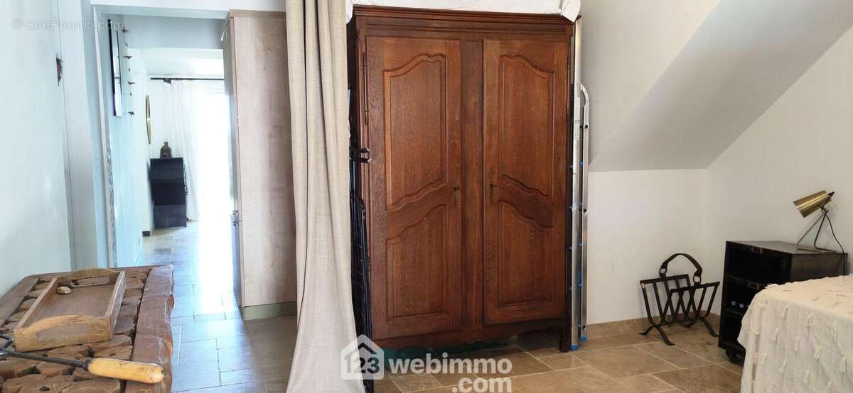 Appartement 107 m² à Saintes-Maries-De-La-Mer  - photo 3