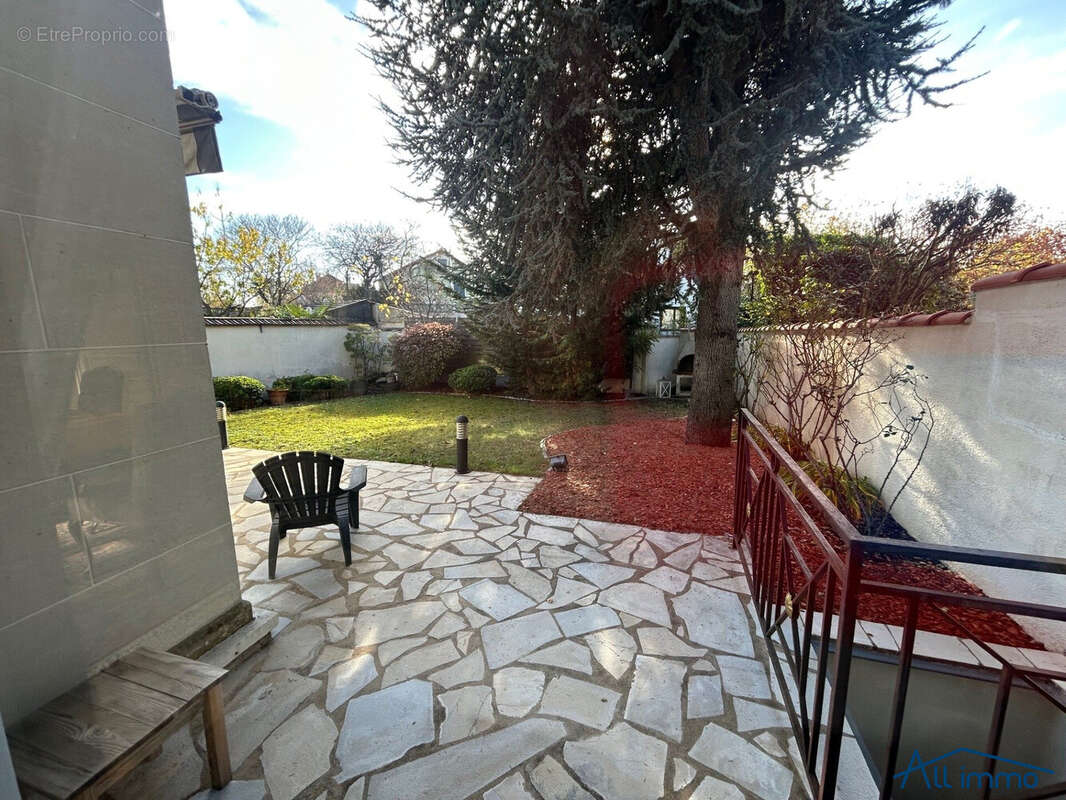 Maison à SAINT-MAUR-DES-FOSSES