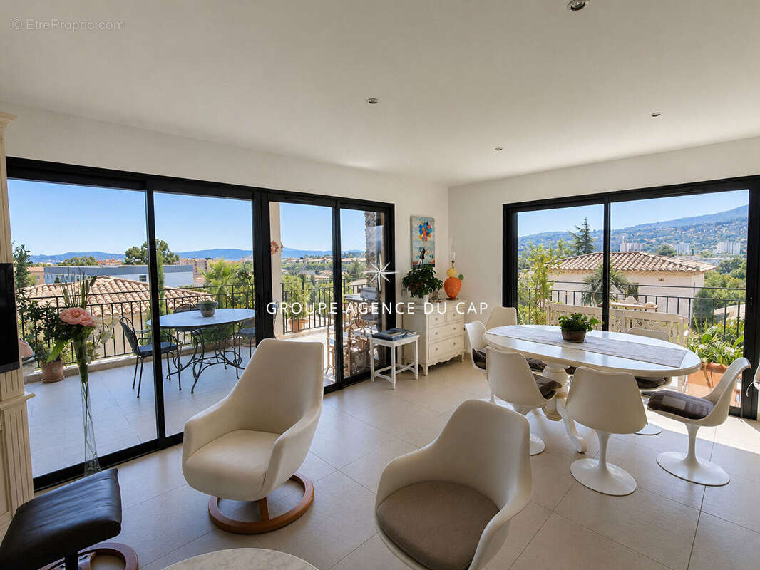 A vendre appartement 4 pieces 3 chambres terrasse apercu mer et vue colline garage et cave 31m² proche centre ville sainte maxim - photo 9