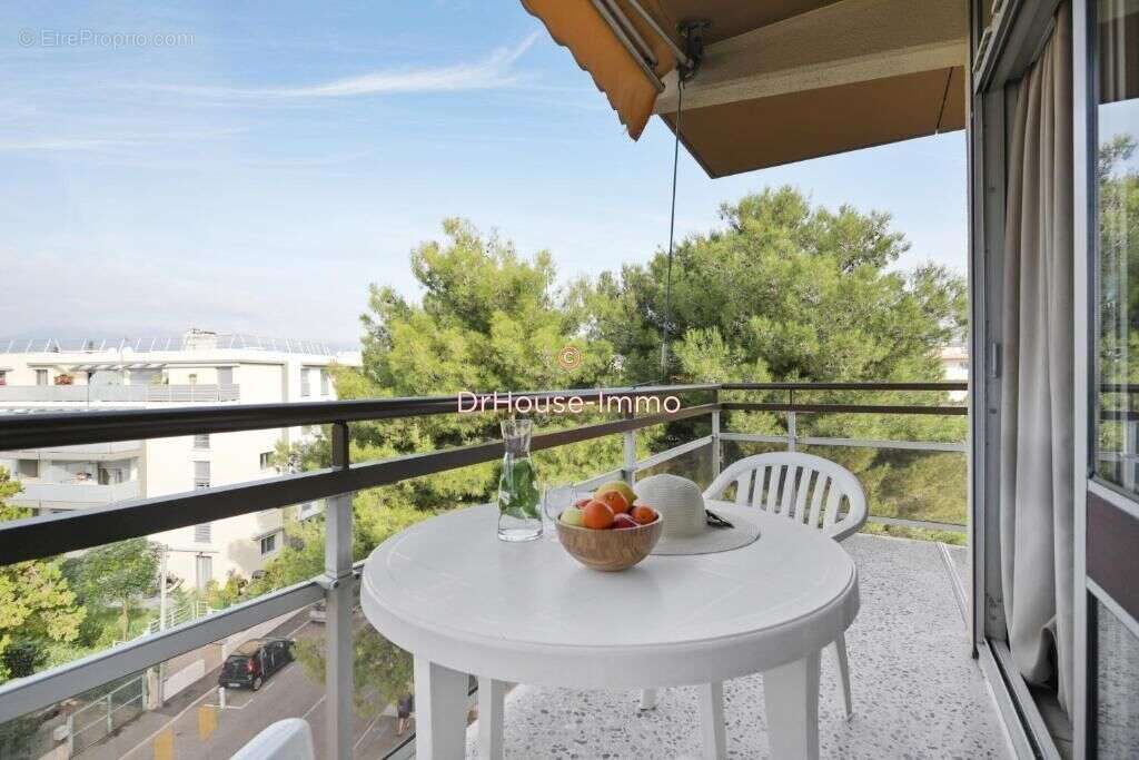 Appartement à SAINT-LAURENT-DU-VAR