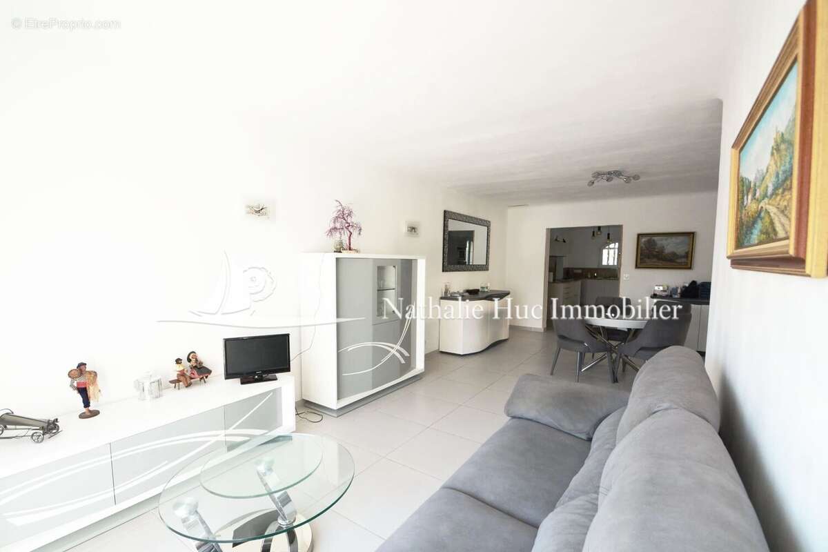 Maison à SAINT-LAURENT-DE-LA-SALANQUE