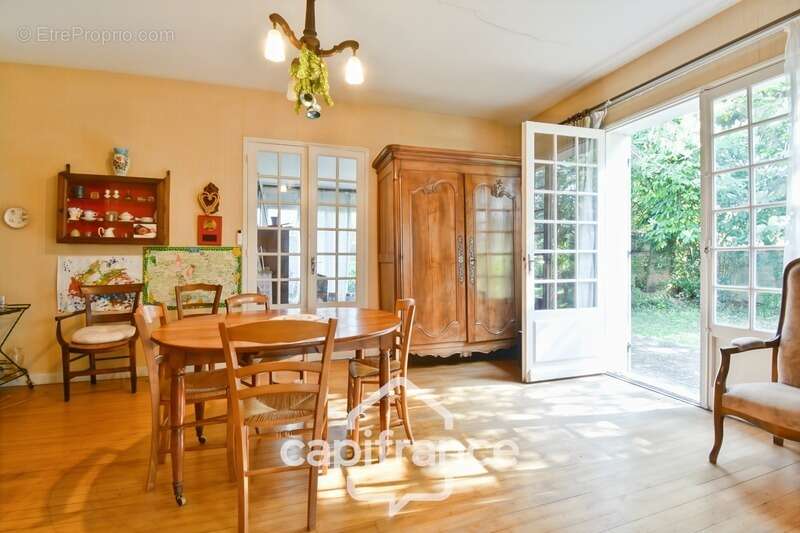 Maison à SAINT-JEAN-D'ANGELY