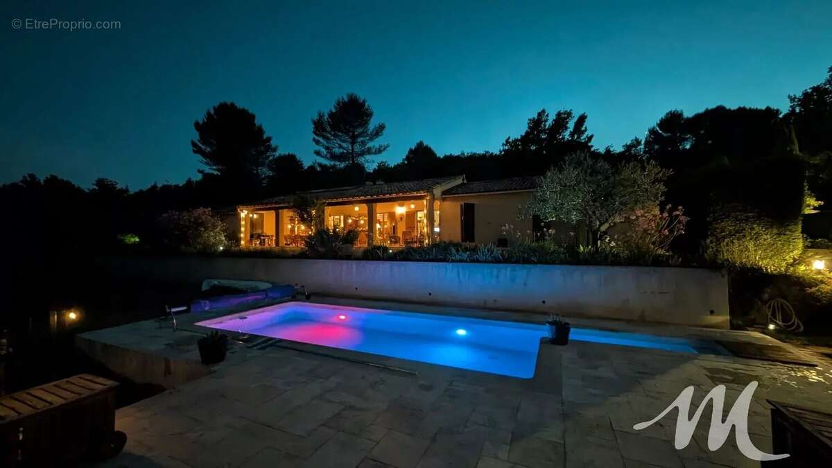 Grande maison de Charme à vendre  à Montmeyan avec Piscine, garage, abri voiture - photo 23