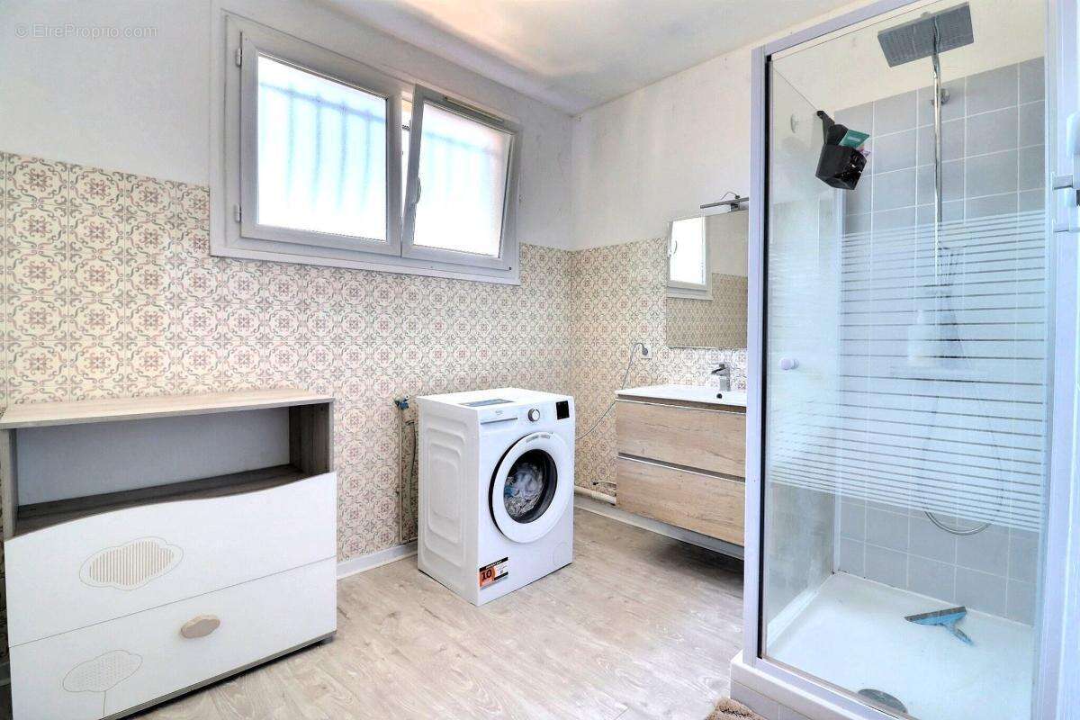 Appartement à CHENOVE