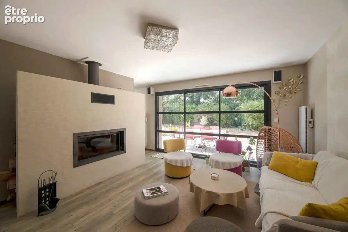 A VENDRE - AGENCE GIBOIRE BRUZ - Maison contemporaine d'environ 174m² - GUICHEN dans un quartier prisé - photo 2