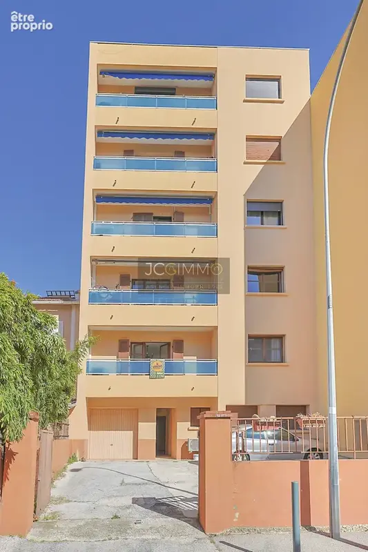 T3 Centre-Ville de Hyères-66 m2-Ascenseur-Balcon-Garage - photo 8