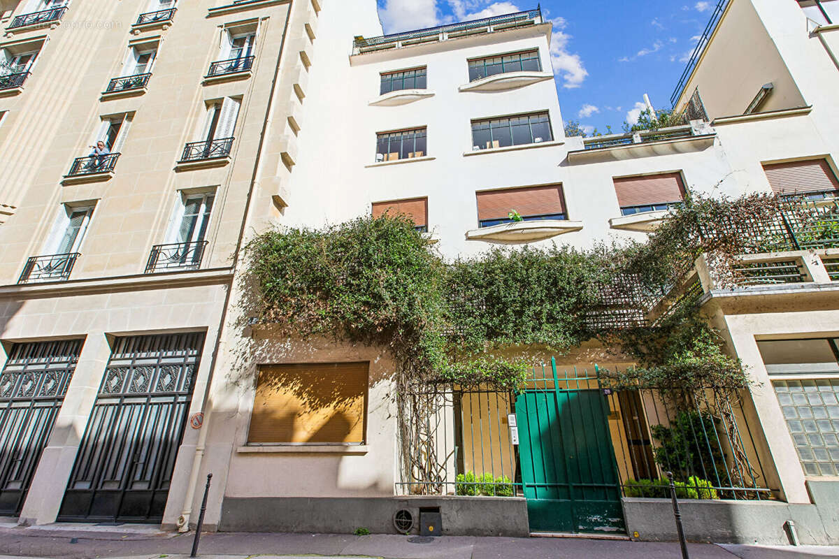 Appartement à PARIS-16E