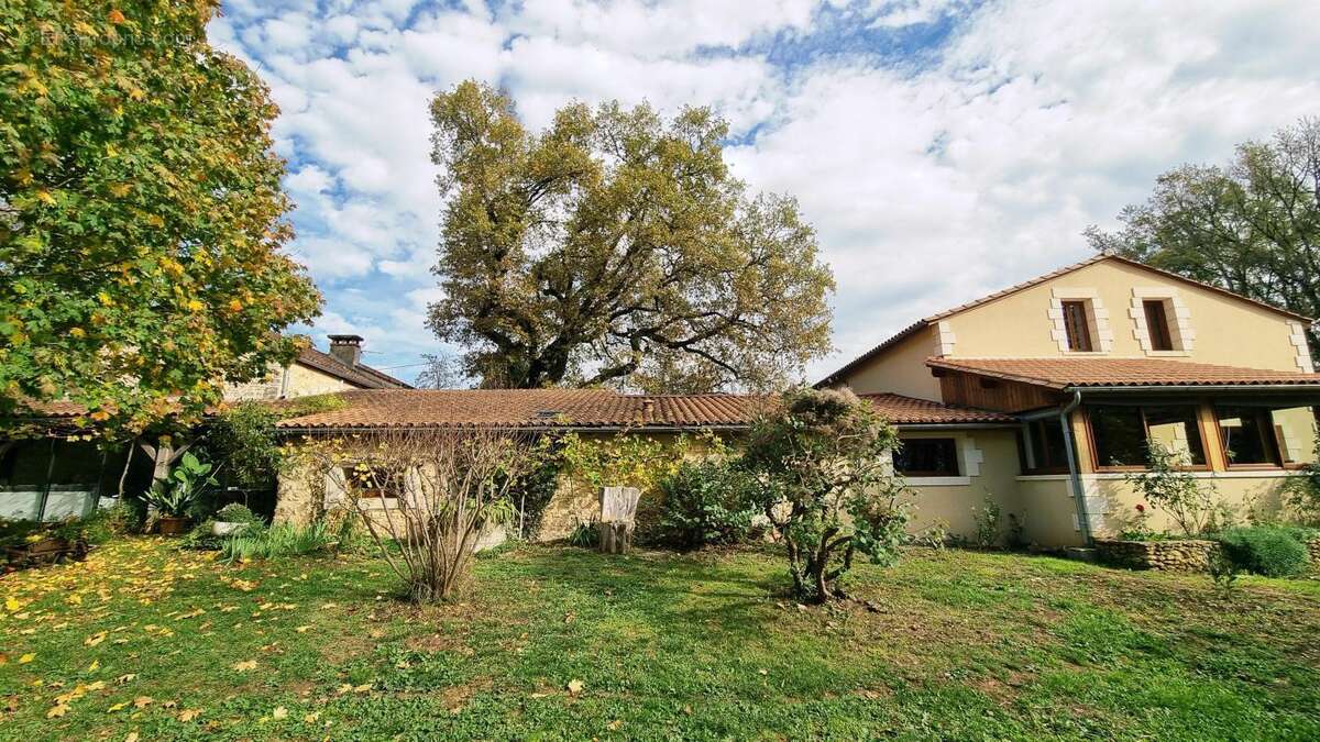 Maison à SAINT-FELIX-DE-VILLADEIX