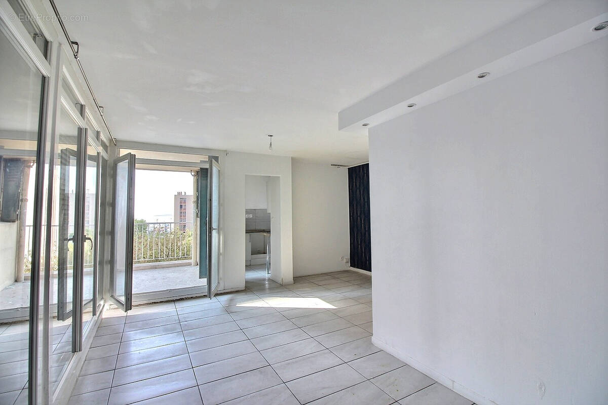 Appartement à MARSEILLE-15E
