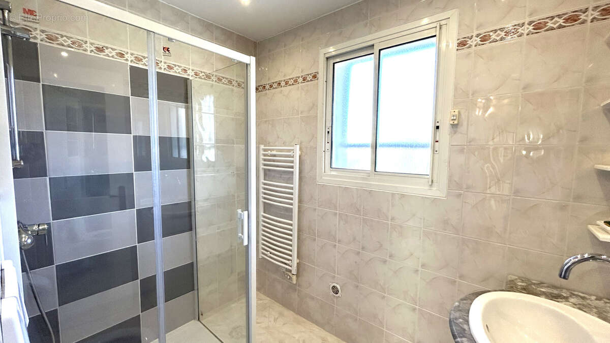 Appartement à SIX-FOURS-LES-PLAGES