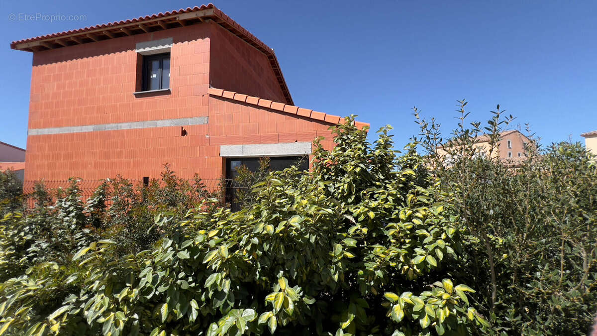 Maison à NISSAN-LEZ-ENSERUNE