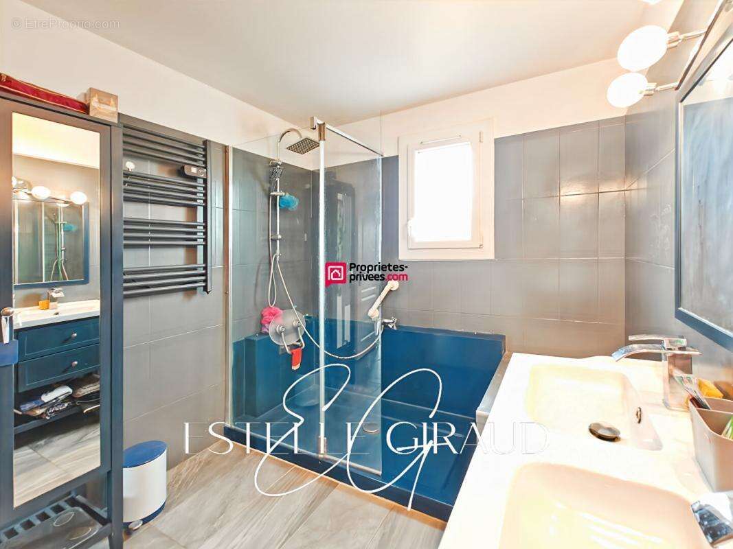 Au Somail : Villa 4 faces avec piscine, rénovée, prête à vivre - photo 11