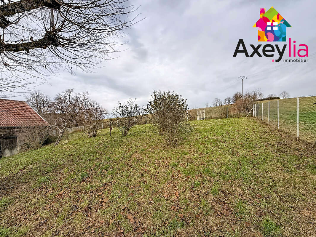 A vendre - arfeuilles - maison à rénover avec dépendances et terrain - photo 4