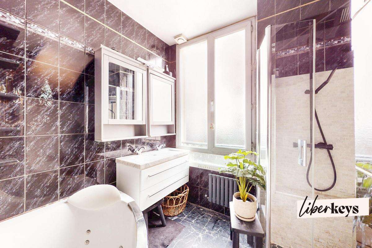 Appartement à NEUILLY-SUR-SEINE