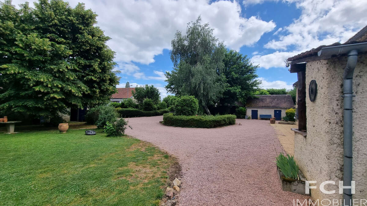 Propriété de charme avec dépendances et piscine - photo 23