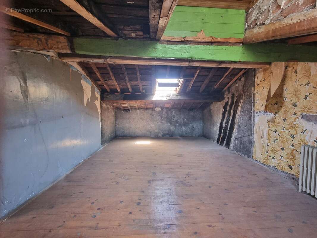 3E ETAGE AVEC FENETRE DE TOIT